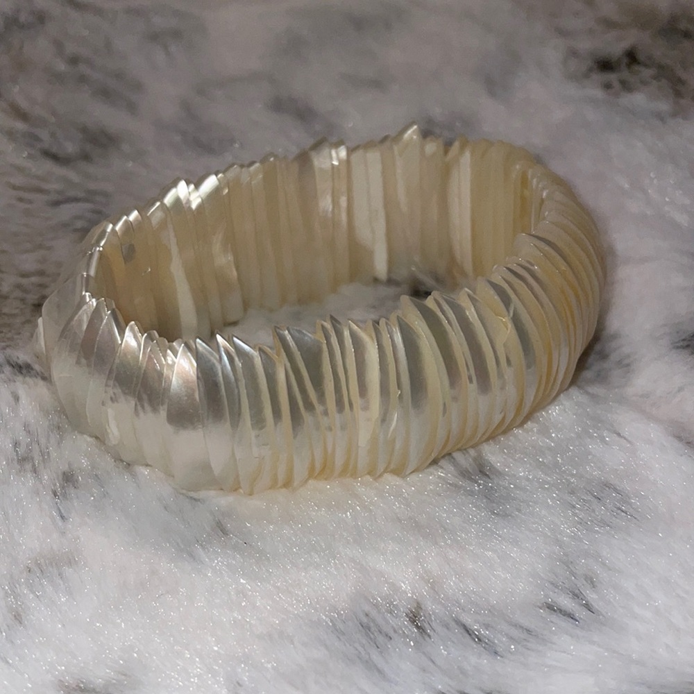 Stretchy Shell Bracelet